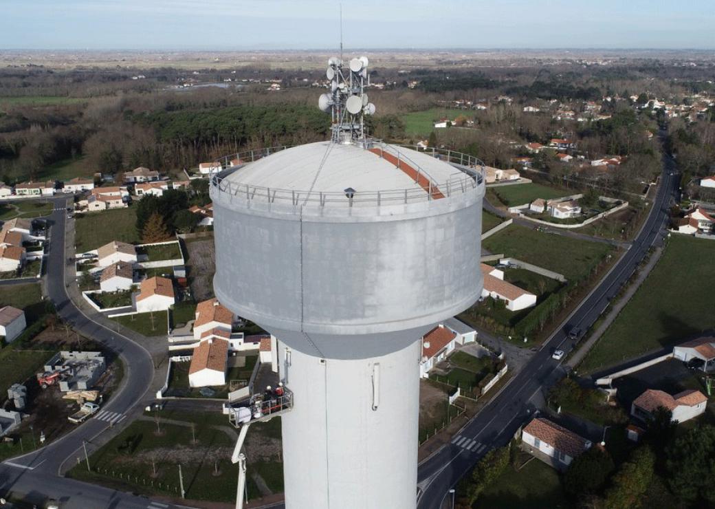 A Soullans en Vendée, les équipes d'Alsatis Réseaux déployant fin janvier les antennes qui permettront de proposer le THD Radio