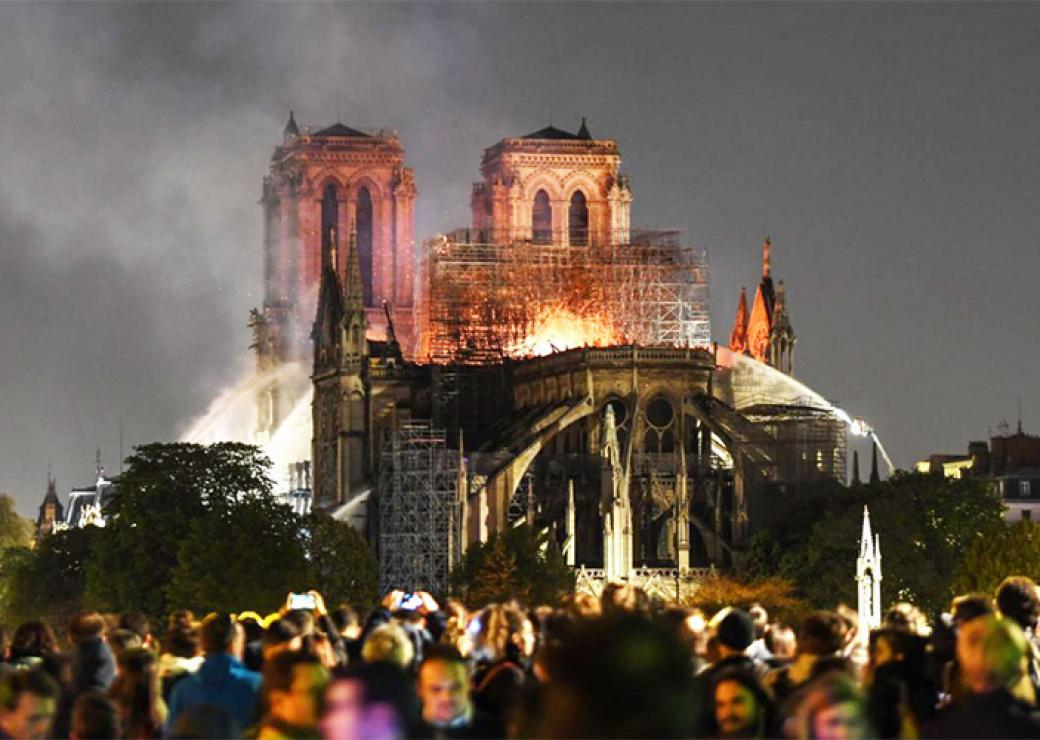 Incendie De Notre-Dame De Paris : Les Collectivités Mobilisées Pour La ...