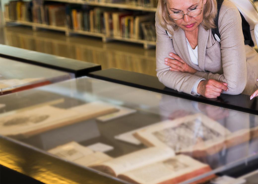 bibliothèque livre vitrine