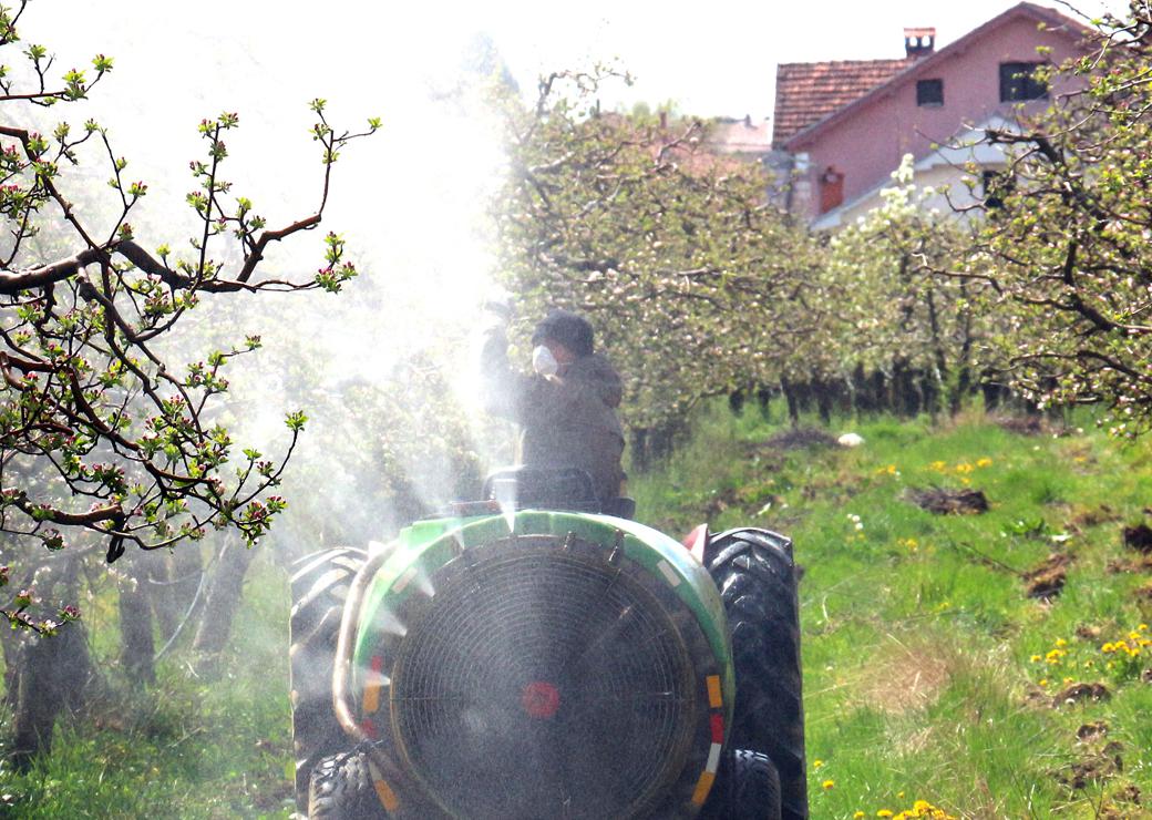 épandage de pesticides