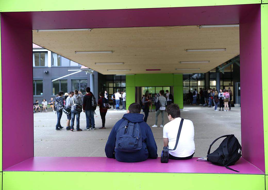 cour de récréation collège 