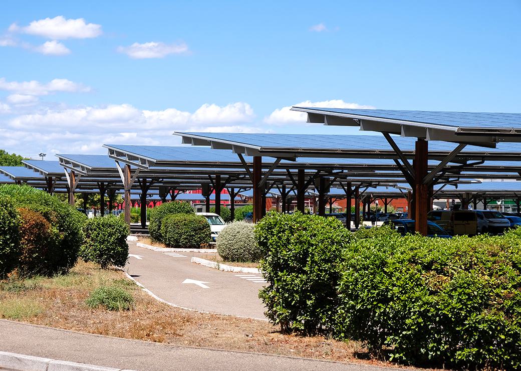 Une fleur en panneaux solaires comme outil pédagogique dans une