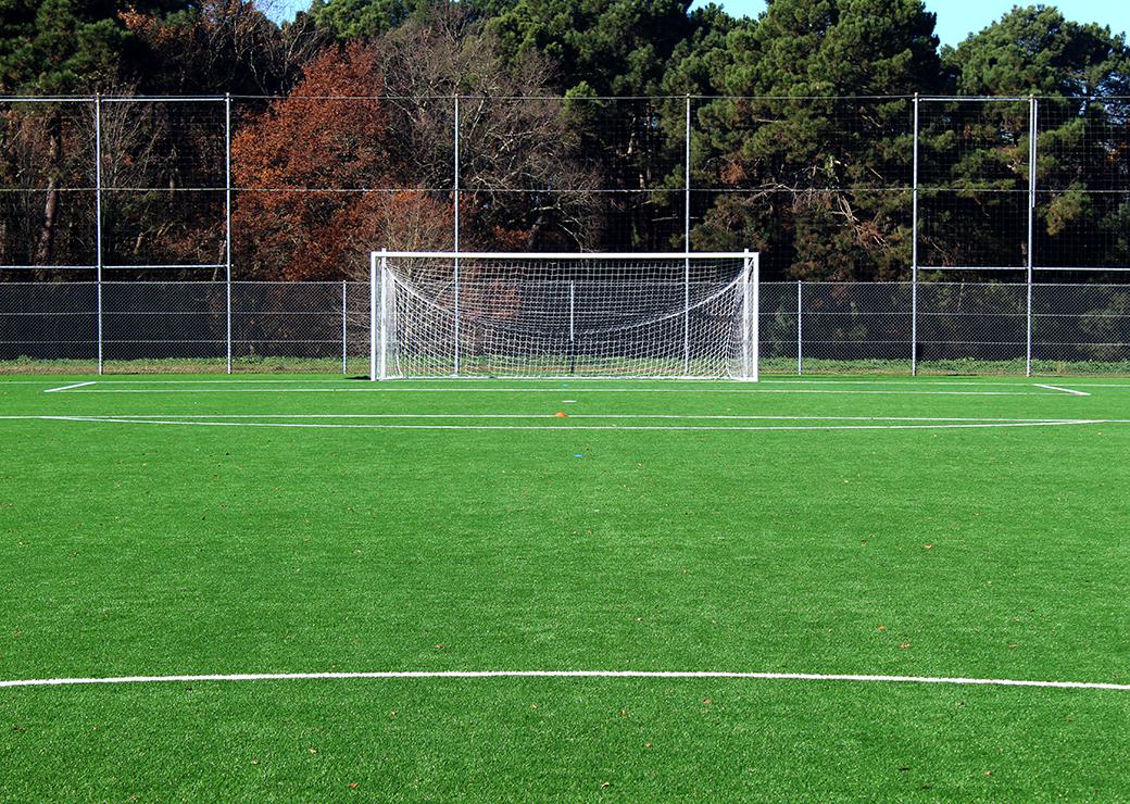 terrain de foot synthétique