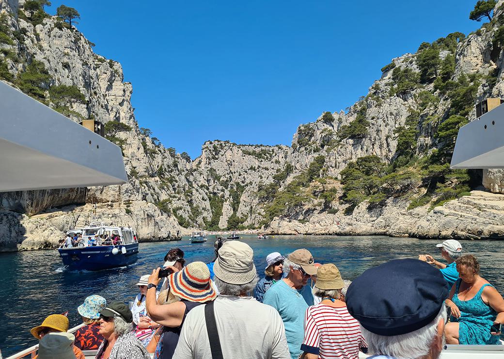 bateaux de tourisme dans les calanques