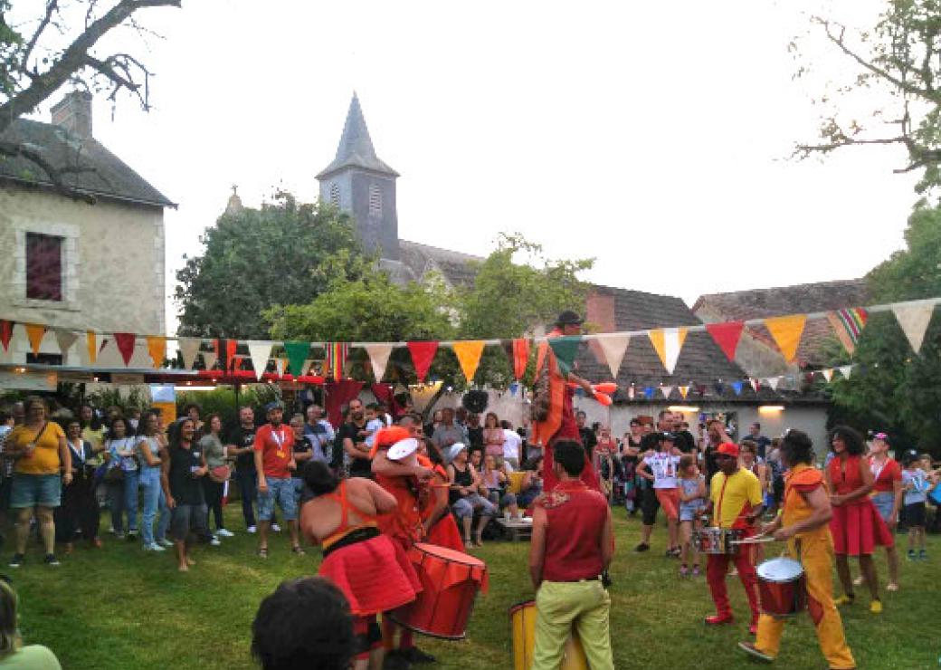 fête de village avec fanfare