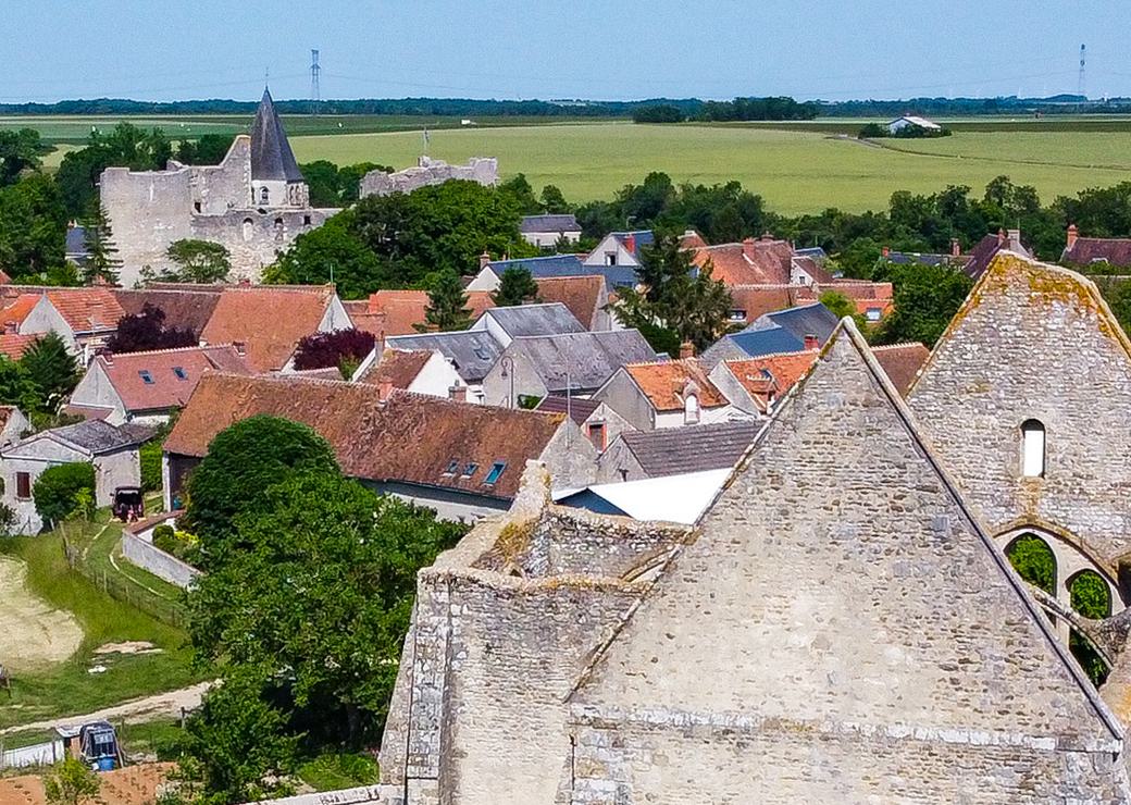 YÈVRE-LE-CHÂTEL