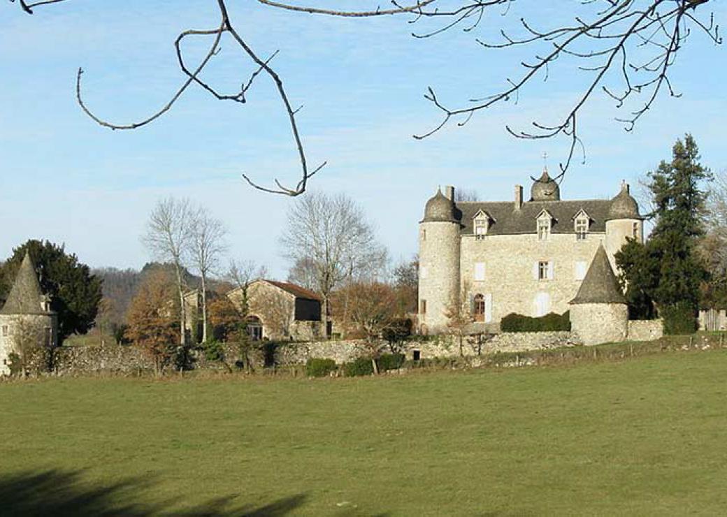 Façade sud du château de Réquista, à La Bastide-l'Evêque