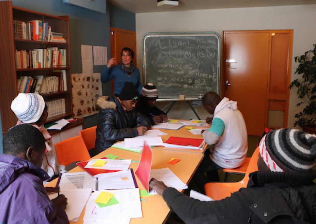 Des cours de français dispensés gratuitement par des acteurs associatifs