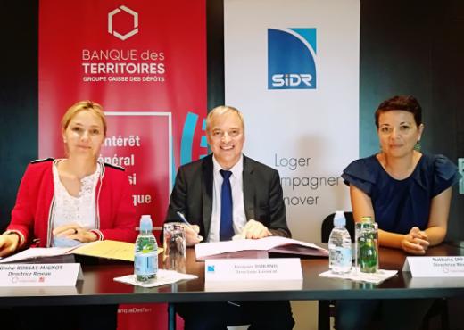 Signature de contrat pour la construction de logements neufs