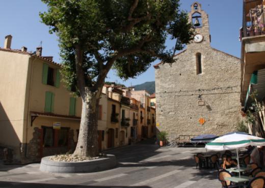 Laroque des Albères place du village