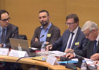 Table-ronde sur le financement de la transition énergétique au Sénat avec Olivier Garnier (Amorce), Benoît Leguet (I4CE) , Dominque Bureau (CEDD) et Hervé Maurey, président de séance (de gauche à droite)