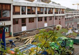 Depuis 2016 le lycee Charles-et-Adrien-Dupuy bénéficie, au Puy en Velay, d’une vaste campagne de travaux de rénovation énergétique d’une vaste campagne de travaux, essentiellement pour sa rénovation énergétique 