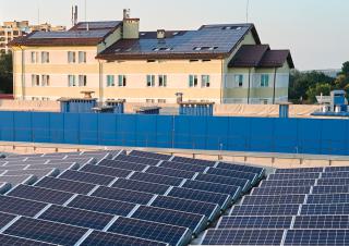 panneaux photovoltaïques sur des toitures