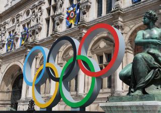 anneaux olympique devant la mairie de Paris