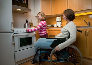 mère en fauteuil roulant