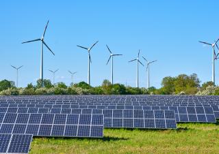 éoliennes et panneaux solaires 